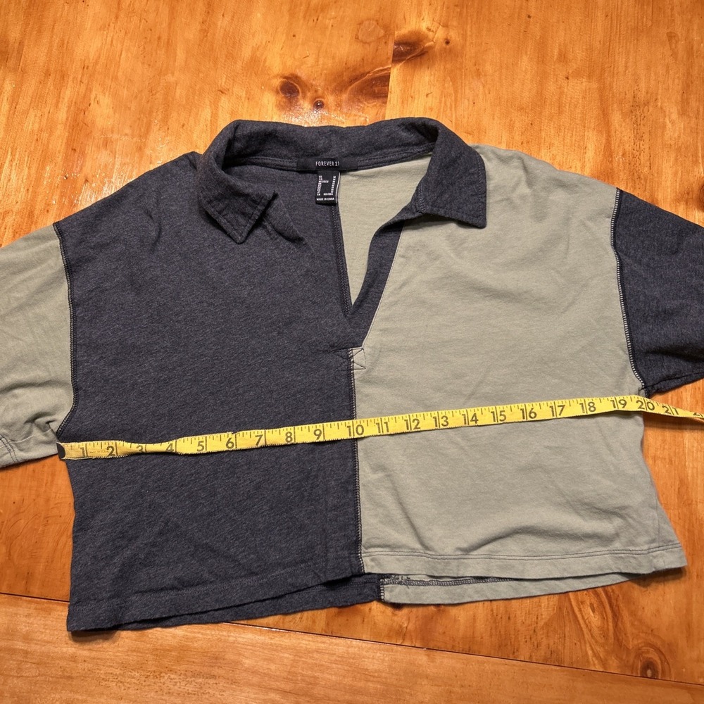 Forever 21 Preppy Y2K Colorblock Crop Top‎ Grey Green Polo V-Neck Cotton Sporty - Picture 5 of 7